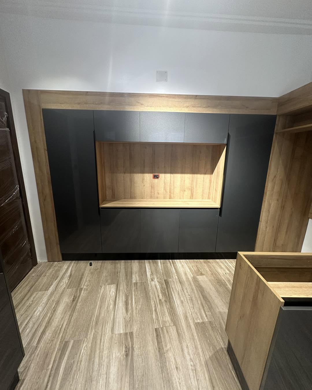 Meuble TV Intégré Anthracite & Bois Clair