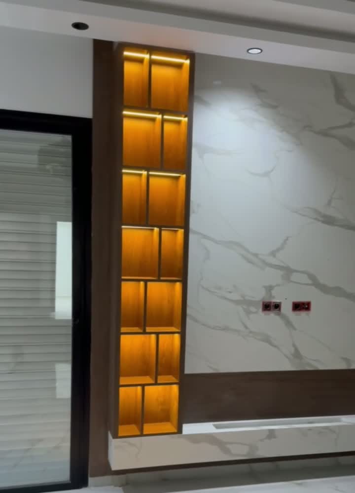 Décoration – Niches Dorées Rétroéclairées sur Marbre