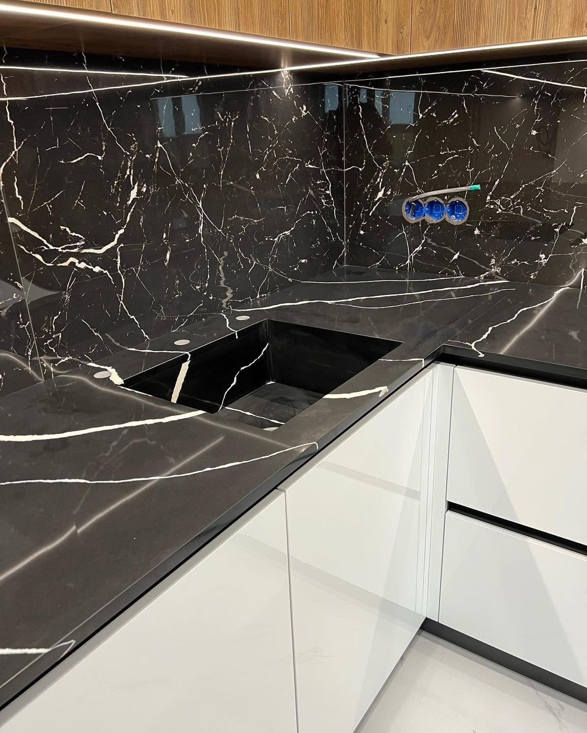 Plan & Crédence Marbre Marquina