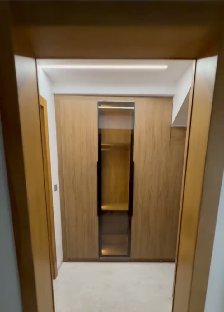Décoration Couloir – Habillage Bois & Niche Miroir