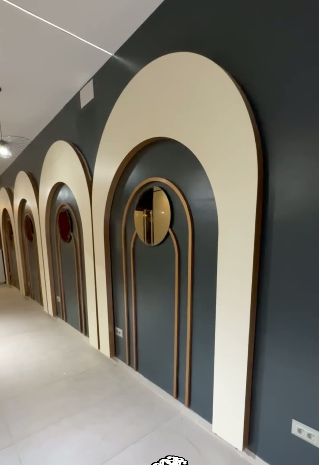 Agencement – Couloir d'Arches & Miroirs Dorés